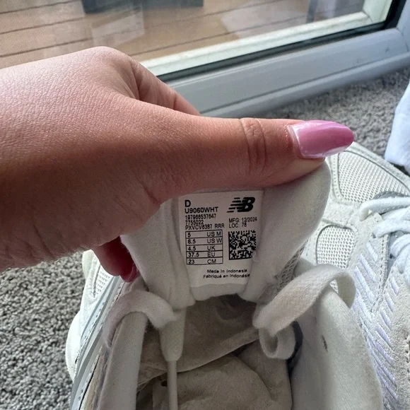 New Balance Cream Sneakers Retro-Inspired Chunky Design - Picture 6 of 7